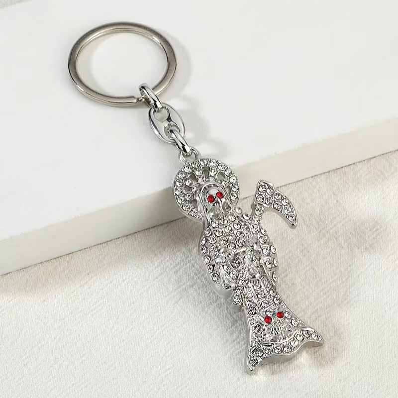 Fuentes transfronterizas de metal accesorios de joyería de diamantes completos llavero colgante collar colgante joyería de calavera de hoz creativa