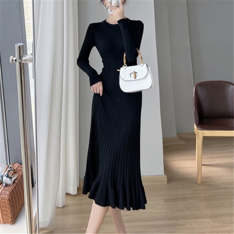Herbst Fischschwanz Strickkleid Damen, mittellang über dem Knie, Basislage und schmale Passform, gepaart mit einem Pelzmantel für_voghion.com