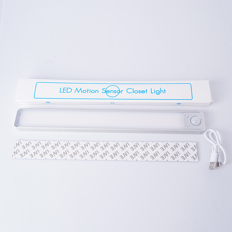 Fuente fabricante recargable luz nocturna luz de sensor de cuerpo humano led inteligente luz de armario de pared luz de armario de succión magnética de batería