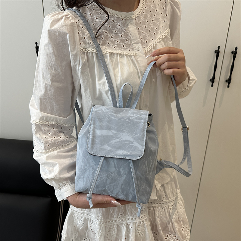 Mochila pequeña e retro ins estilo occidental mujer 2025 primavera nueva mochila de costura literaria simple y ligera