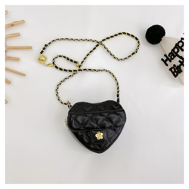 Girl's Small Pu Leather Solid Color Fashion Chain Heart Shape Zipper Crossbody Bag display picture 6