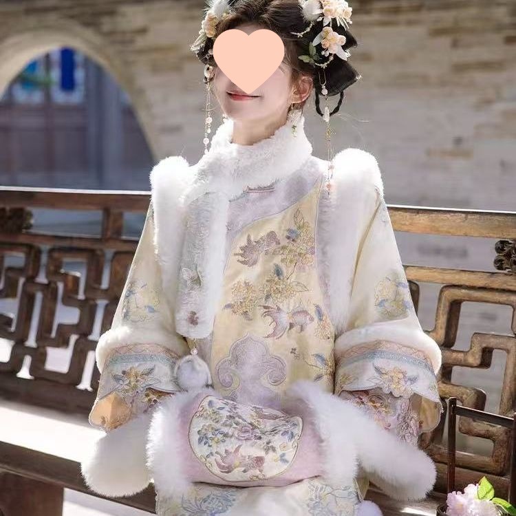 Chuan Dai Time: Guifeng Golden National Style Restoration Cape Vest Winter Plush Girly Palace Costume