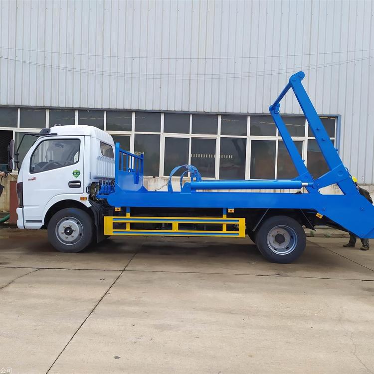 Camión de basura de compresión de brazo oscilante capaz de montar contenedores de basura de 3 - 6 cuadrados en la cola del camión de basura de compresión de brazo oscilante