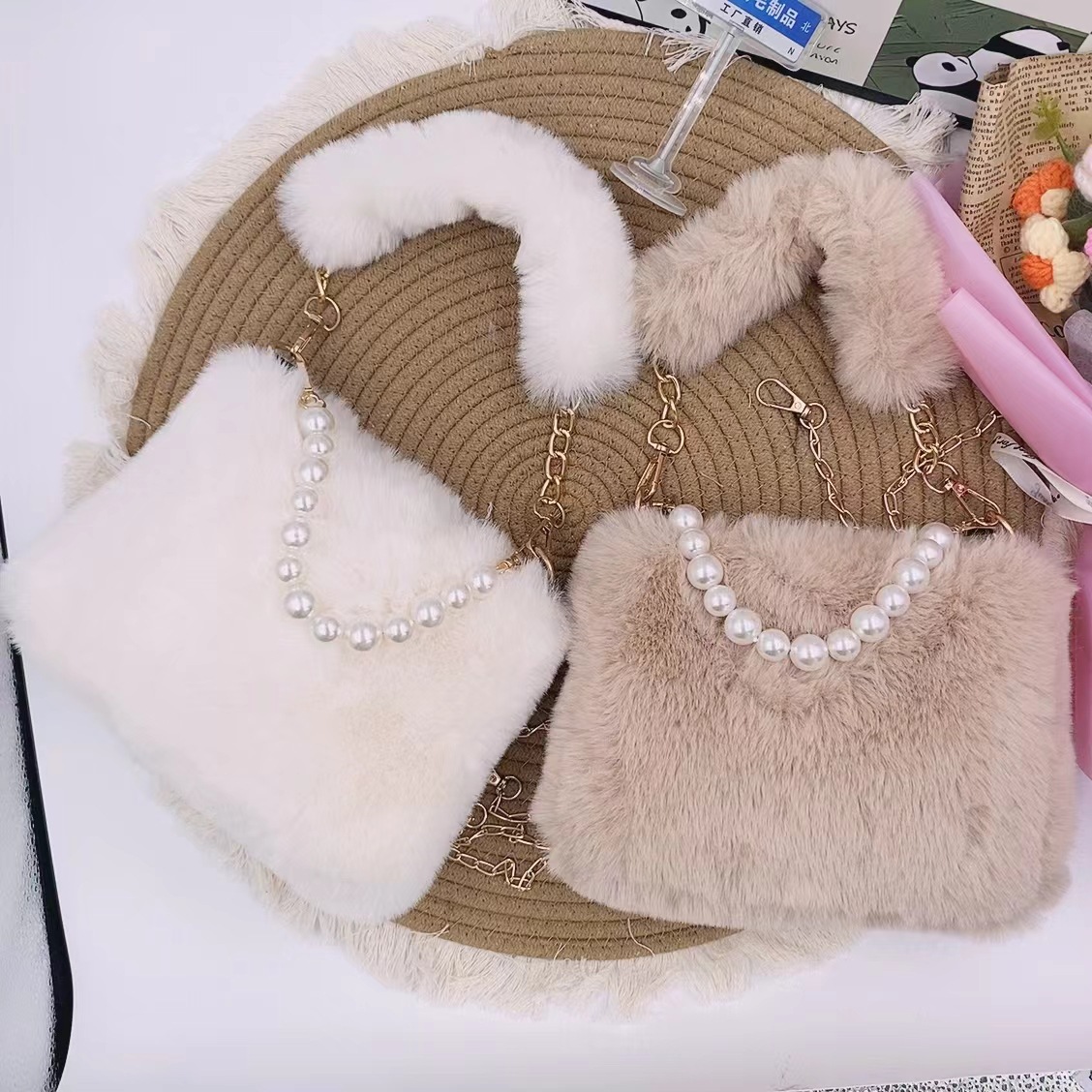 手提毛绒小方包女士单肩包新款众链条斜挎包简约时尚毛毛