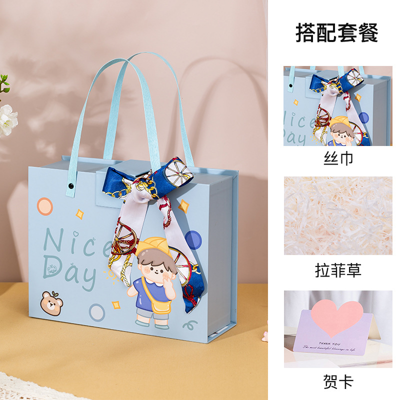 Переносной ящик; небесно-голубая подарочная коробка + рафия + шелковый шарф + поздравительная открытка; детская переносная коробка небольшого размера 18*13*6,5 см.