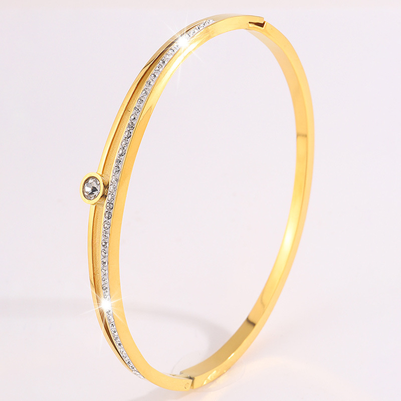 Brazalete de acero de titanio de moda simple de estilo femenino con diamantes de alto nivel de sensación abierta coronas de barro brazalete joyas al por mayor