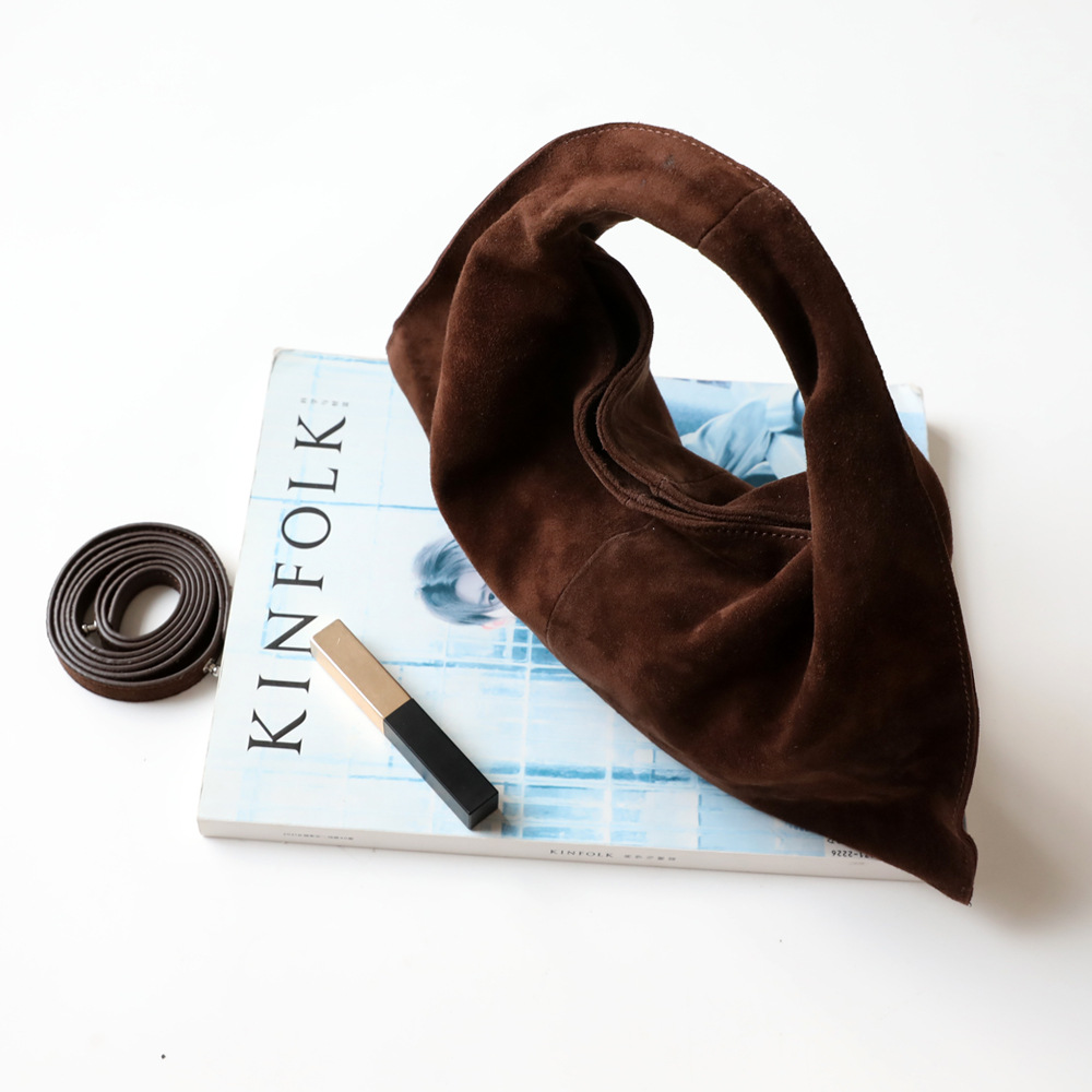 양 스웨이드 핸드백 2024 가을과 겨울 새로운 가죽 어깨 크로스 바디 작은 가방