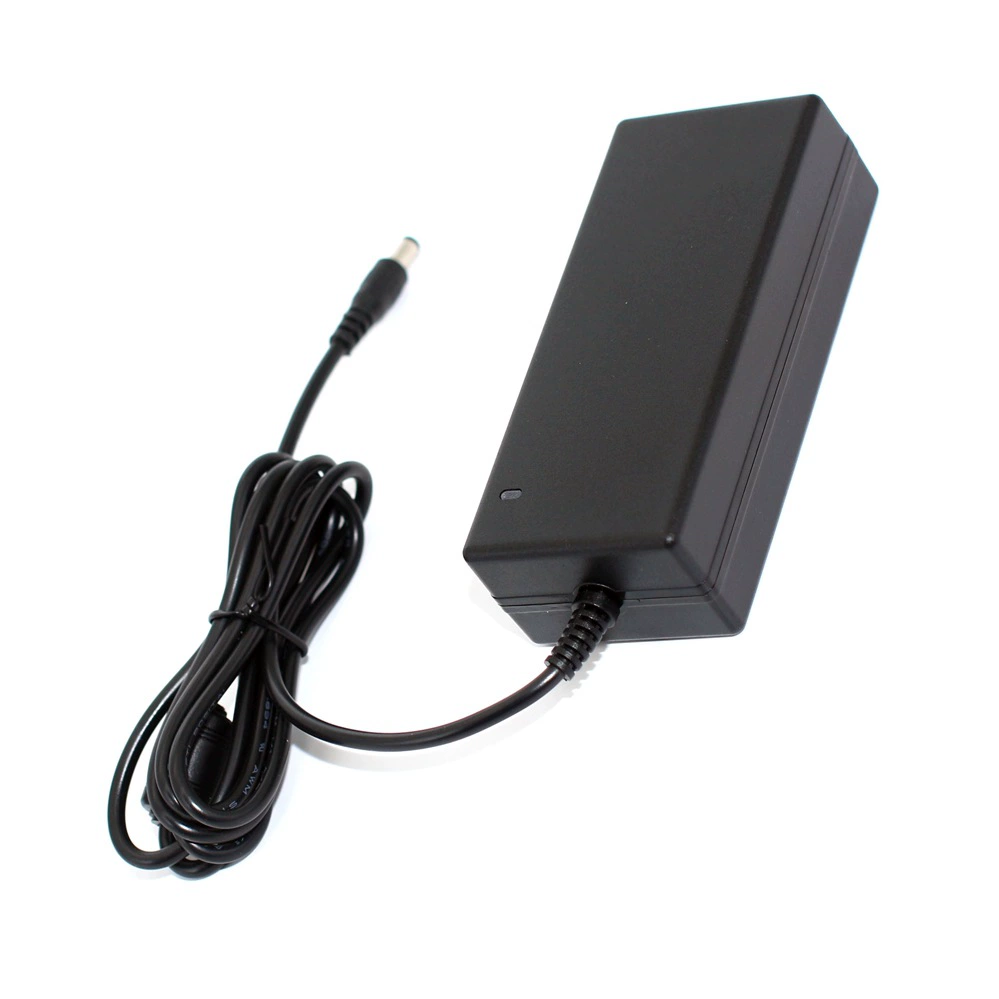 Поставляется адаптер 13.7V4A с сертификацией UL CE CCC KC PSE SAA
