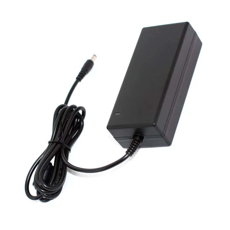 Поставляется адаптер 13.7V4A с сертификацией UL CE CCC KC PSE SAA
