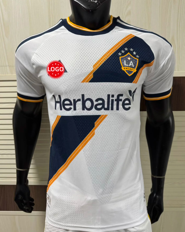 2627 camisetas de fútbol versión jugador, nuevas camisetas de fútbol de clubes como Barcelona, Real Madrid, Bayern, Arsenal, París.