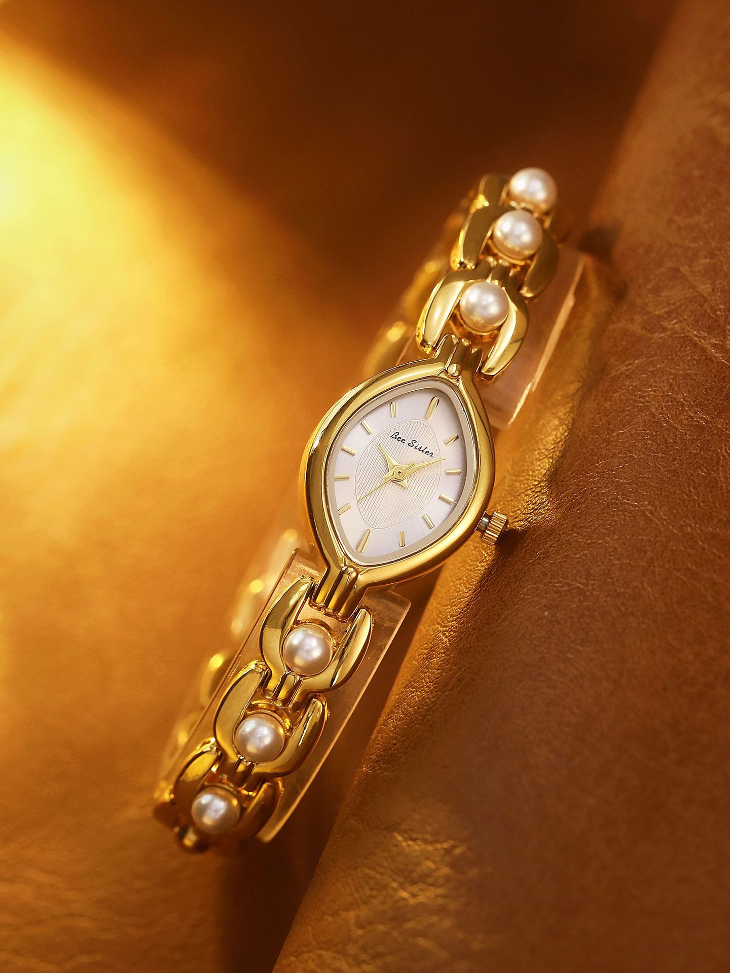45g Weight Tempered Glass Mirror Material Alloy Strap Material Watch Classification Pointer Display Type Jewelry Buckle Buckle Style Diamond Dial Shape Daily, Street Occasion Quartz Movement Solid Color Pattern All Seasons Season Women's Gender Casual, Commute Style Casual Commute Solid Color Jewelry Buckle Quartz Watch 20