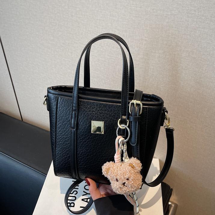 Bolsa de cubo de mano de comercio exterior para mujeres 2025 nuevo nicho de diseño exterior bolso de hombro de estilo universal bolso de mochila de moda casual