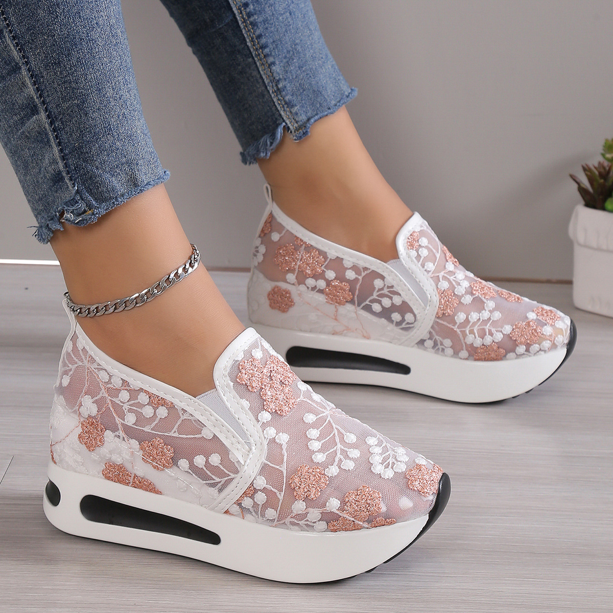 Zapatos individuales mujeres 2024 primavera versión coreana del nuevo encaje malla casual pies tacones altos elevan sandalias de mujer