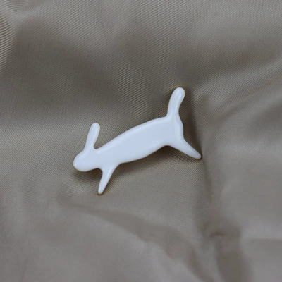 Japanese designer Yokawa element new cartoon rabbit enamel marking brooch brooch clothing hat accessories (Yaxa sancaqları) - white