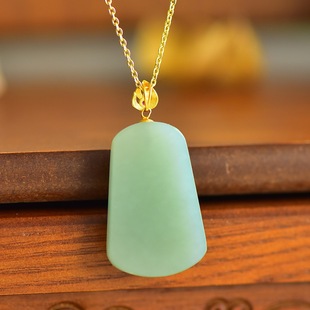 Fubei Diamond Jewelry [18K Gold Inlaid with Hetian Jade and Blue Wu Shi Brand Pendant] the Size of the Loose Stone Is about 18*28mm