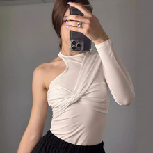 INS���u�W��Ů�bᘿ�����¶���L��T�����|�ٴ�����Ů���R�dTEMU��