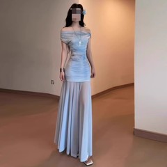 青い網の紗の1字の肩のワンピースの女性の夏の海辺の休暇の純欲な気質は身を修めて尻の魚の尾の長いスカートを包みます。