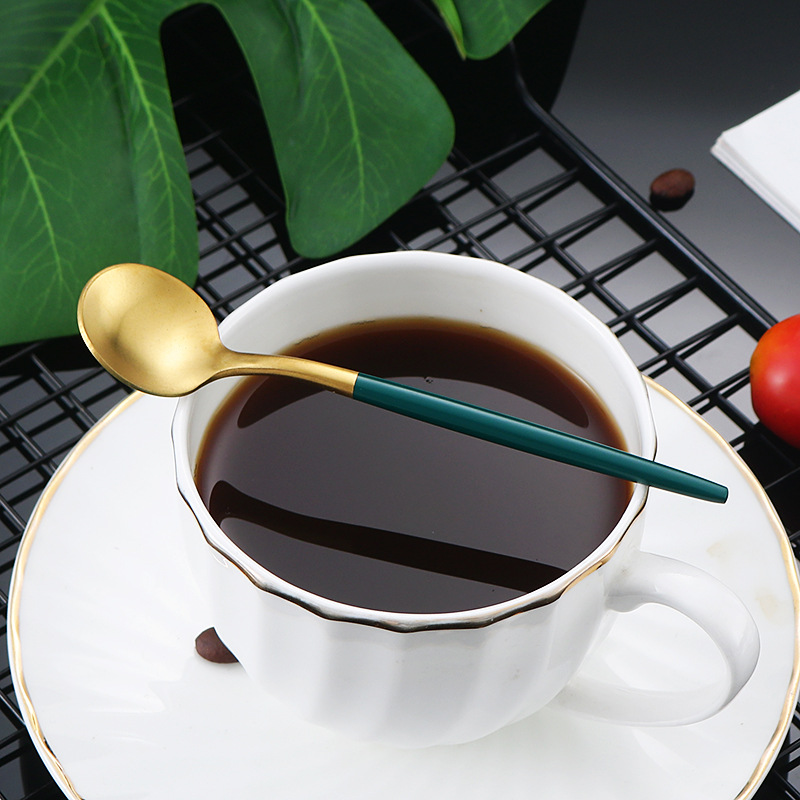 Cuchillo de vajilla de acero inoxidable 304, tenedor y cuchara transfronterizo portugués vajilla occidental cuchillo de carne, tenedor y cuchara caja de regalo de cuatro piezas