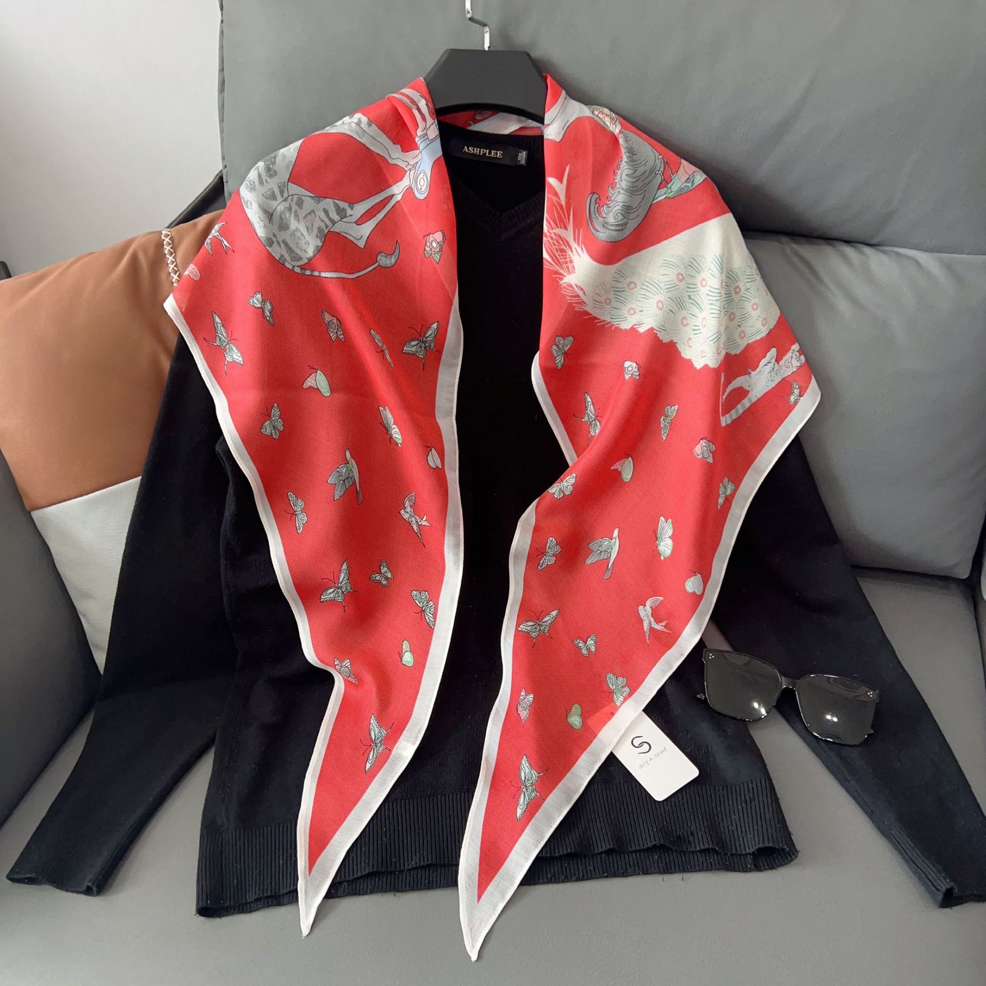 Estilo coreano de seda como bufanda impresa de moda todo-fósforo mariposa color a juego bufanda mujer primavera y verano camisa decorativa diamante bufanda
