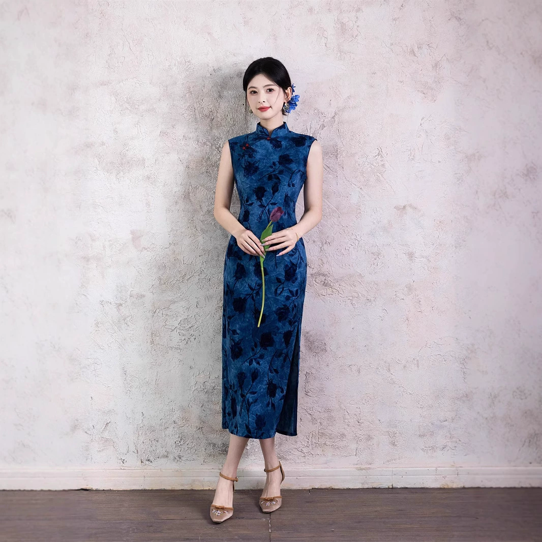 Темно-синее платье-чонсам без рукавов 2025, новое женское летнее платье в китайском стиле, улучшенное молодежное платье в национальном стиле, элегантное ретро.