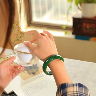 Zhenpin Hetian Jade Jasper Bracelet Burning Qihua Luminous in the Wrist, Sitting in the Time, Meditation, Prosperity and Prosperity