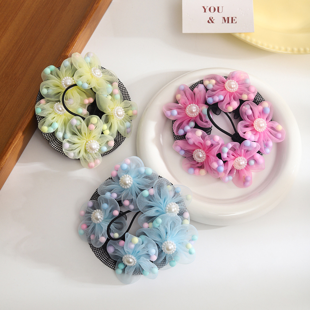 Redecilla para moño de niña con accesorio de flor_voghion.com