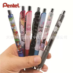ปากกาเจลแห้งไว 0.5 มม. รุ่นลิมิเต็ด Hello Kitty Toy Story ของ Pentel ประเทศญี่ปุ่น แบบหดเก็บได้