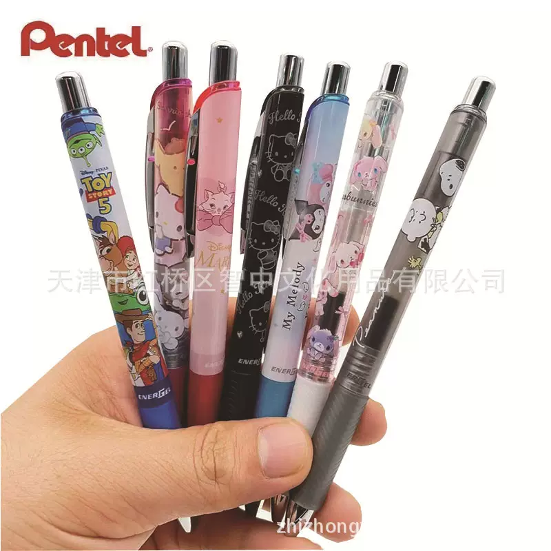 ปากกาเจลแห้งไว 0.5 มม. รุ่นลิมิเต็ด Hello Kitty Toy Story ของ Pentel ประเทศญี่ปุ่น แบบหดเก็บได้