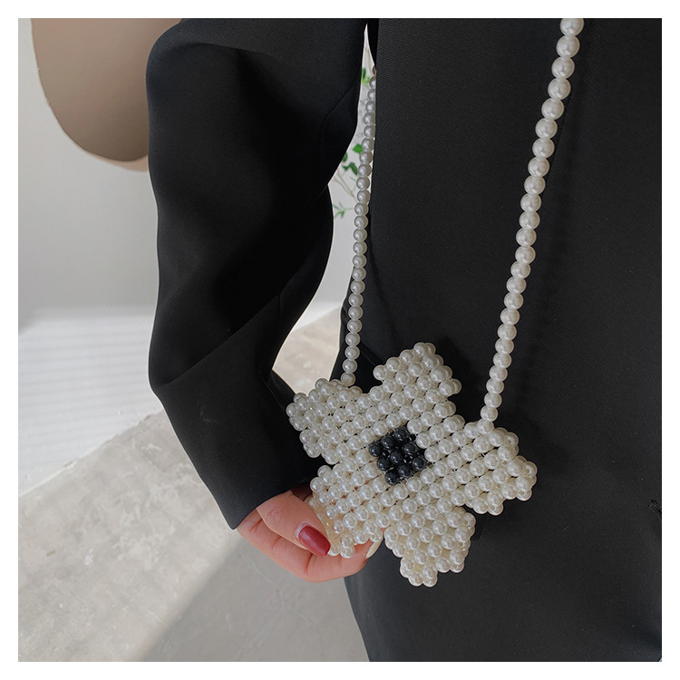 Women's Small Arylic Solid Color Streetwear Beading Round Open Crossbody Bag display picture 5