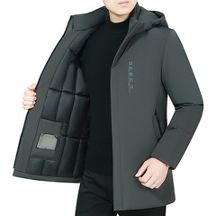冬の中高年の綿の服の男性の羽毛の綿の服は帽子と一緒に厚くなります。
