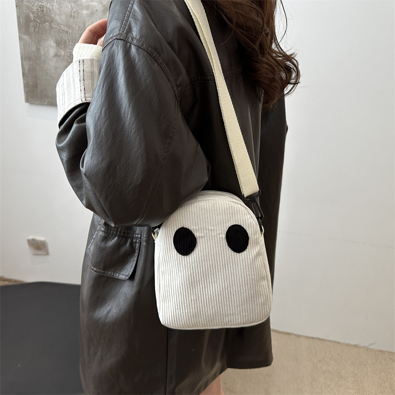 국경 간 새로운 패션 재미있는 독특한 어깨 가방 재미 귀여운 악마 유령 명암 컬러 스티칭 여성용 트렌디 한 크로스 바디 백