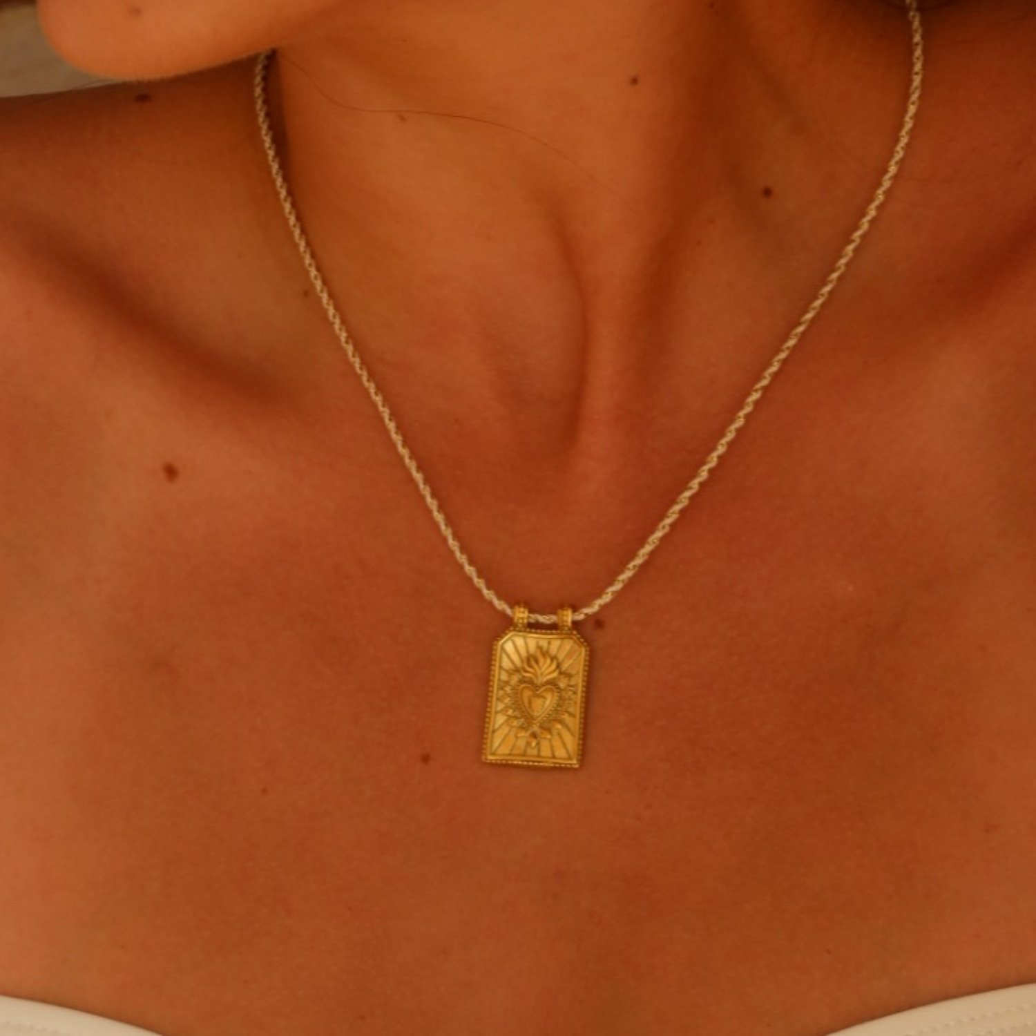 10g Weight Ion Plating (IP) Gold Plating Process Simple Style Geometric Heart Shape 18K Gold Plated Rope No Chain Pendant Necklaces Wholesale