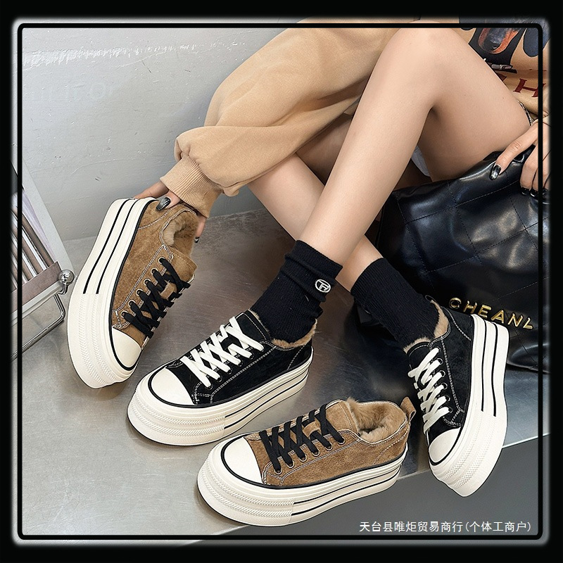 兔毛口加绒小白鞋女2024年冬季新款厚底系带磨砂圆头休闲板鞋