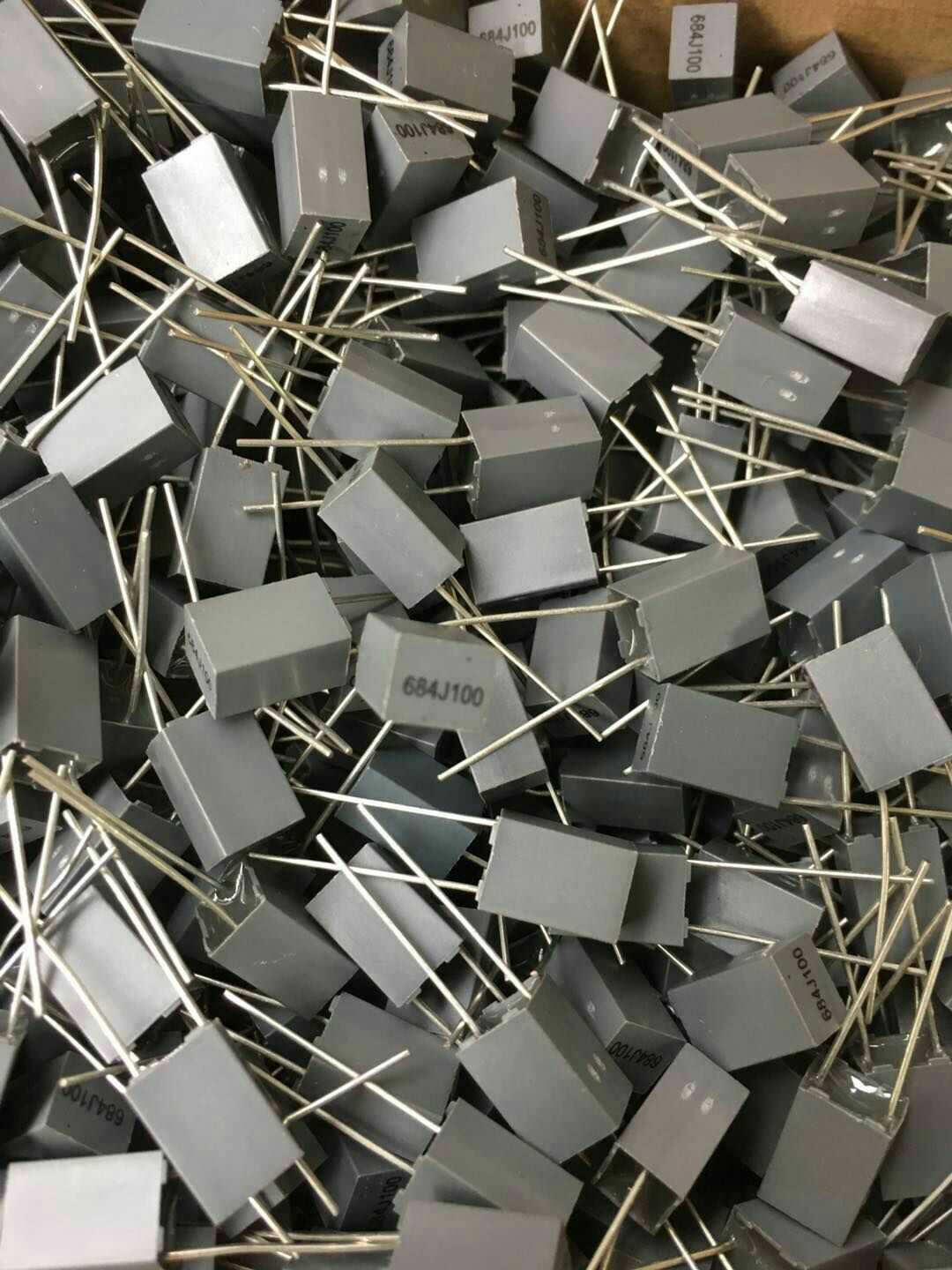 灰色校正电容 方块电容聚酯薄膜电容 100V 223 184 474 脚距5mm