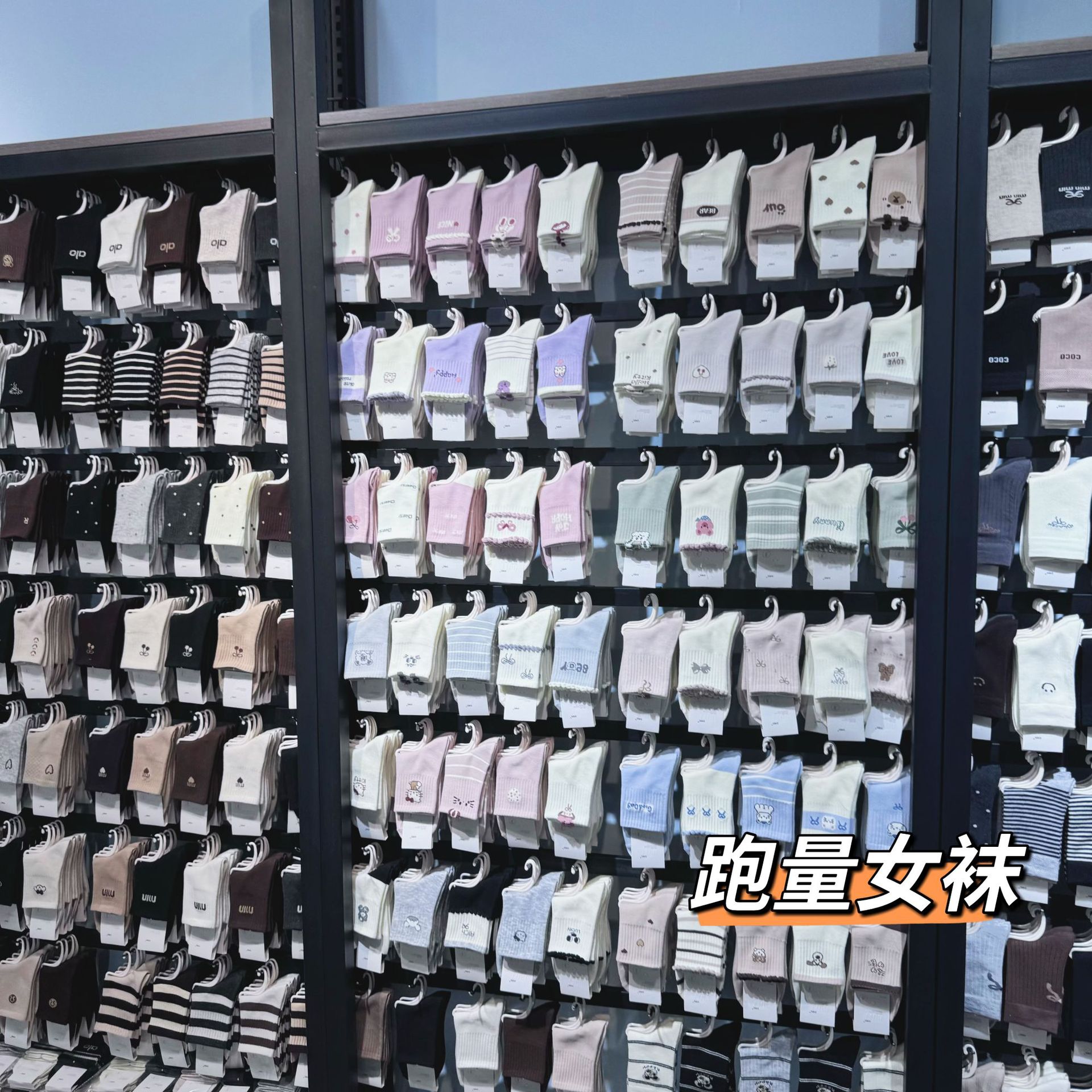 袜子中筒秋冬款棉袜运动袜吸汗透气女袜基础跑量特价女袜袜批发