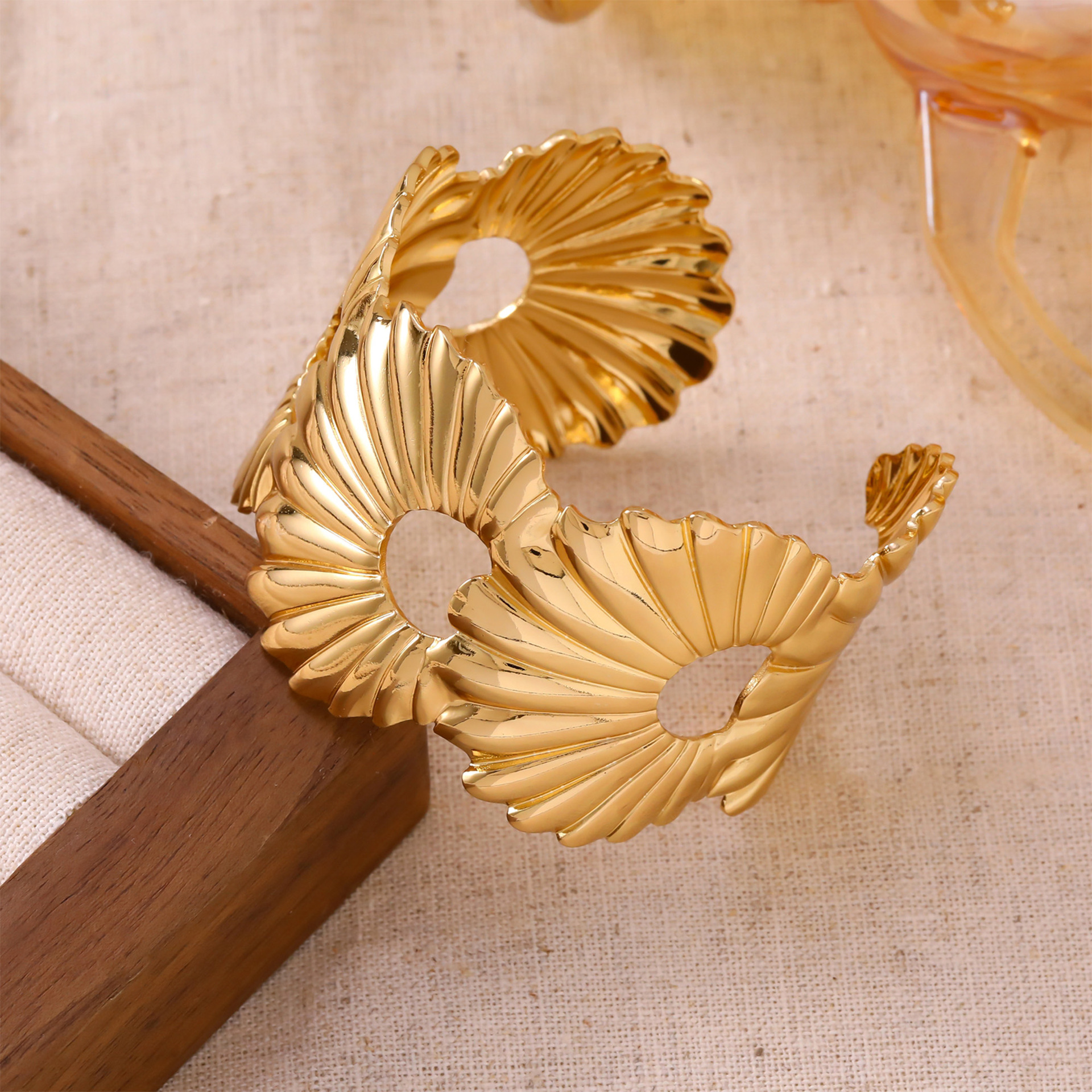 Golden marine bracelet