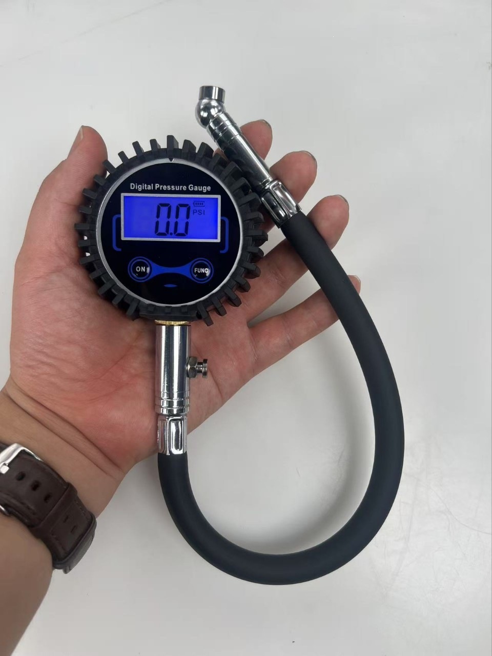 Tire pressure gauge, tire pressure monitoring system, air pressure gauge, deflation hose, tire pressure gauge