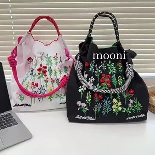 Explosions Japanese ball chain with upper body flowers and plants embroidery shopping bag small fashion all-match shoulder bag tide