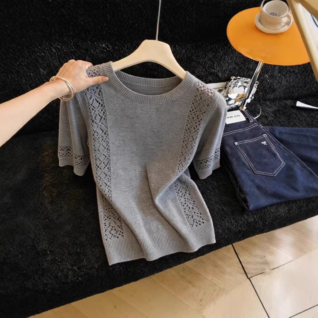 Áo thun nữ cổ tròn tay ngắn, chất liệu cotton thoáng mát, kiểu dáng đơn giản — màu xám đậm chi tiết 2