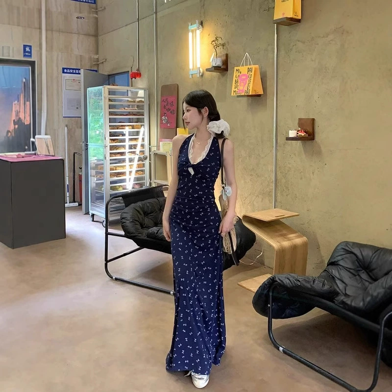 Сладкая красотка кружевное сшивание излом дизайн шейный подтяжка платье 2025 лето новое цветочный длинный юбка женский