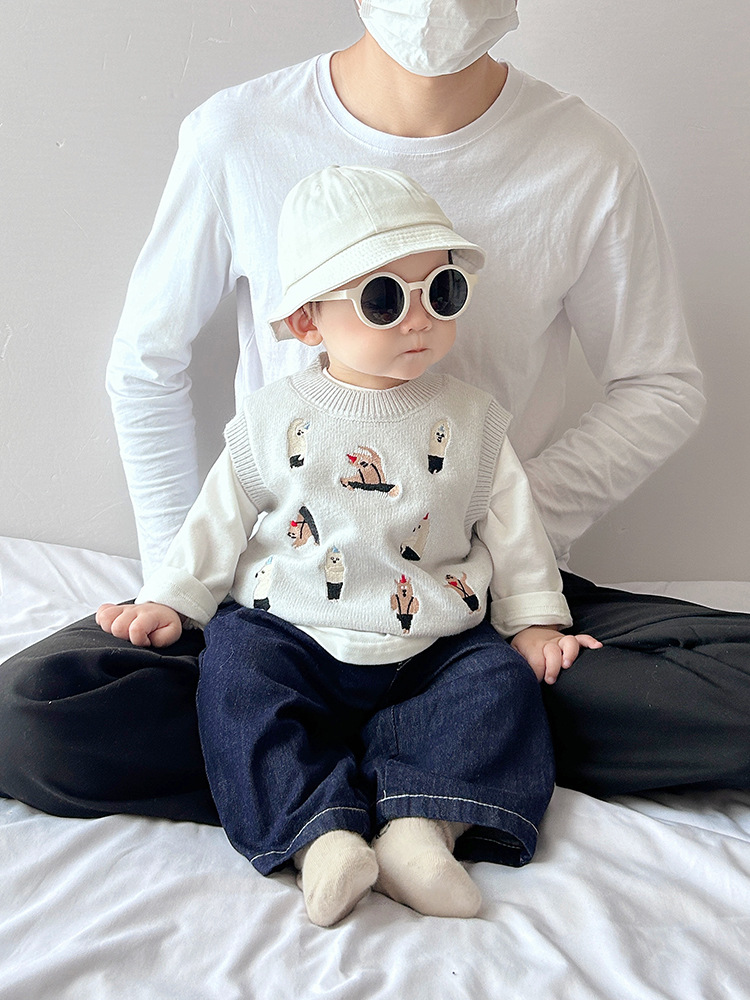 Primavera y otoño estilo coreano ropa de bebé hombre suéter niño dibujos animados bordados chaleco de punto bebé chaleco de hombro casual de moda