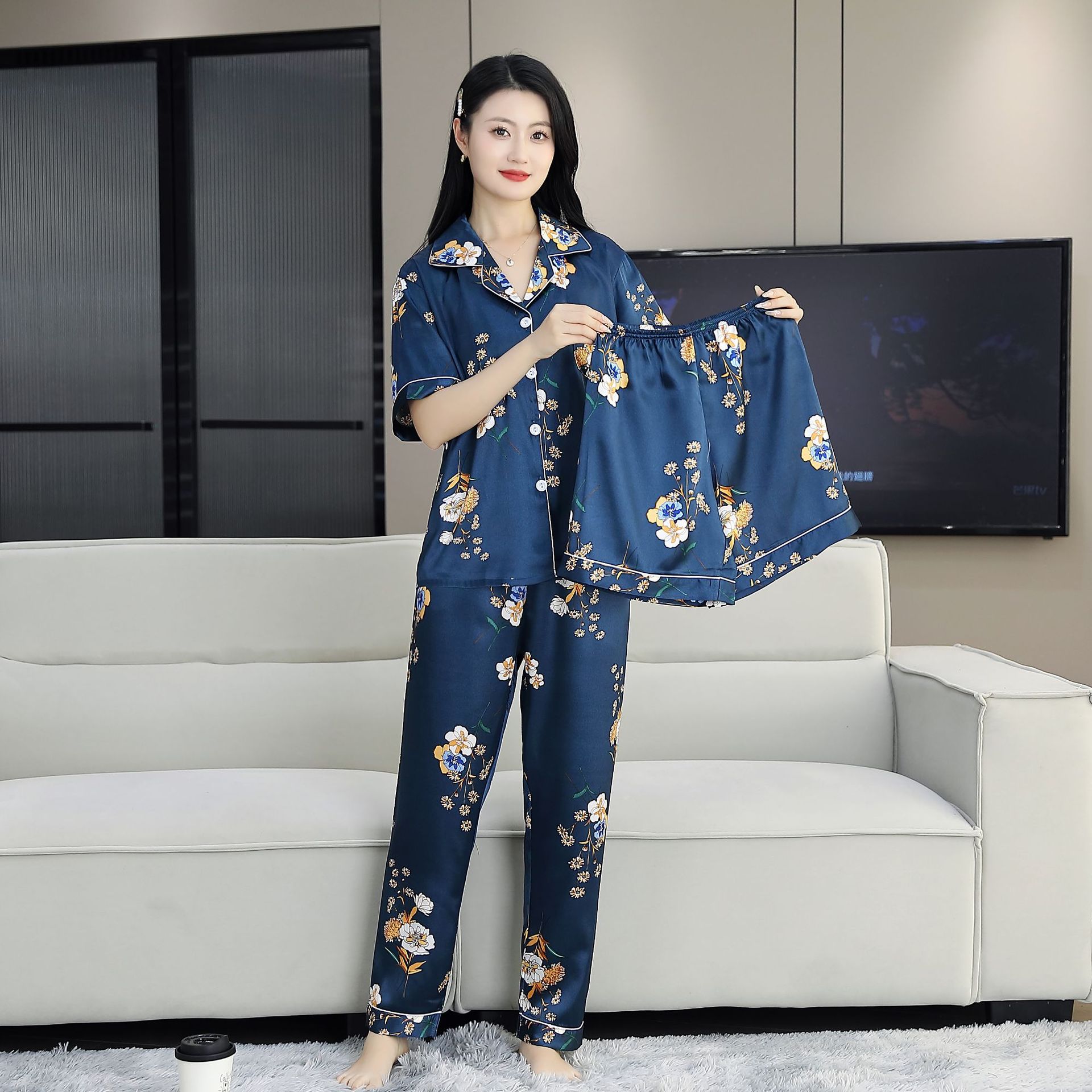 2025 nuevo estilo pijama mujer verano hielo seda fina solapa pantalones de manga corta traje de tres piezas se puede usar en el exterior