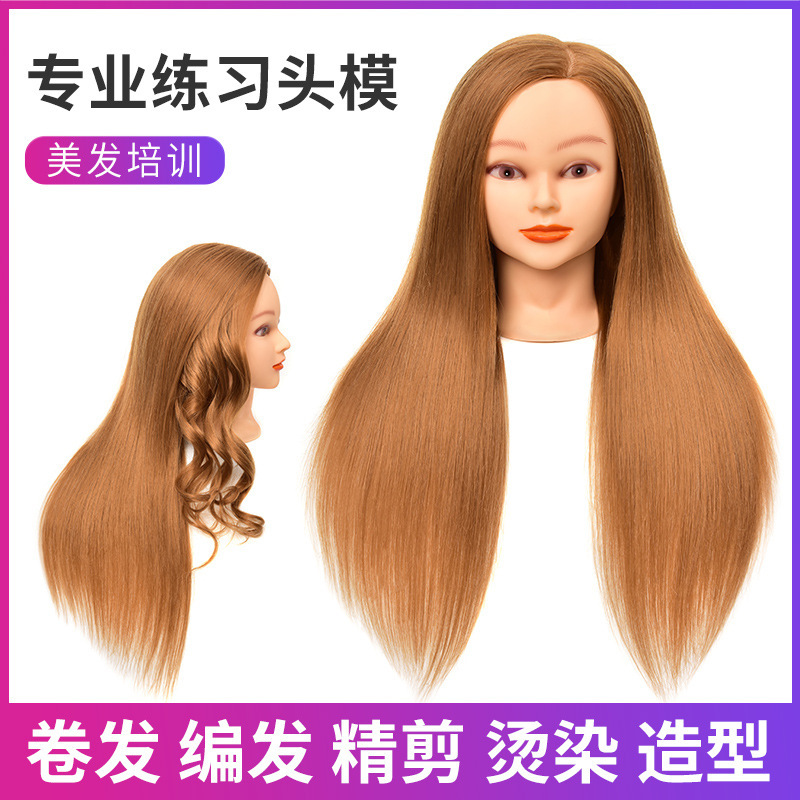 モデルの頭は本当に髪がいいです。見習いは髪を切ることを練習します。|undefined