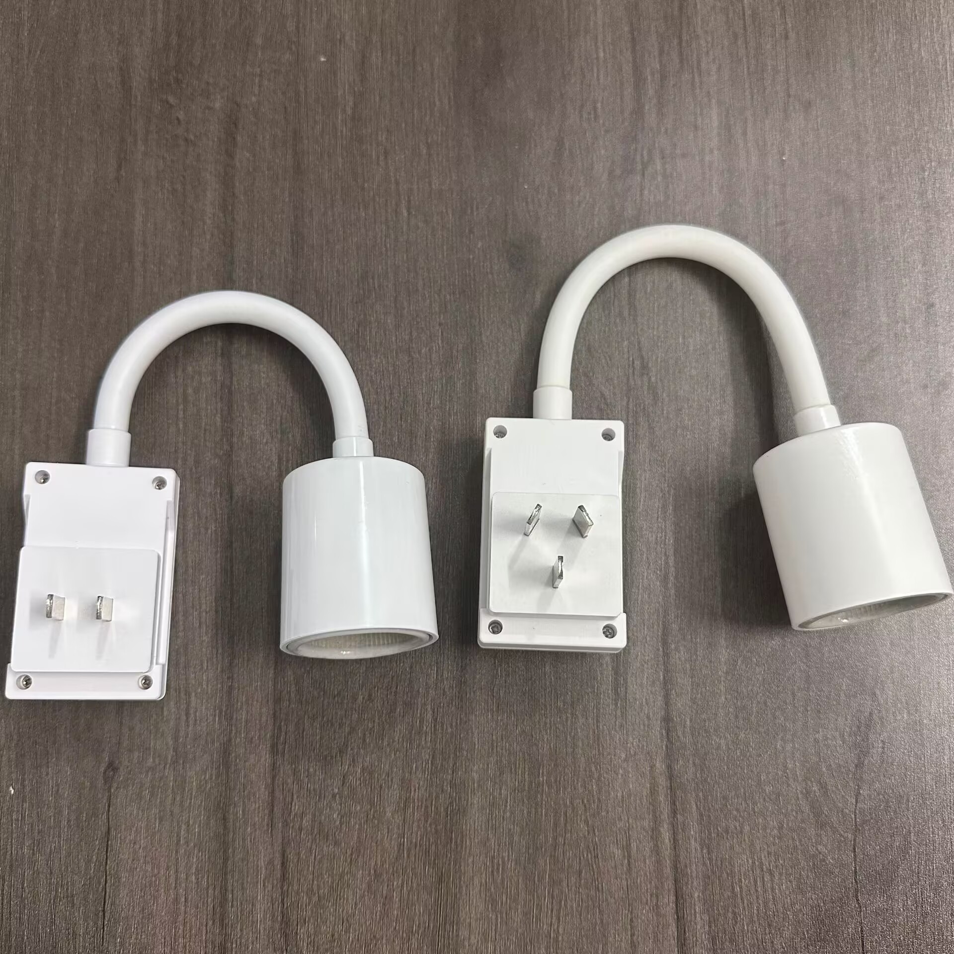 High-temperature resistant ceramic lamp holder, three-prong plug