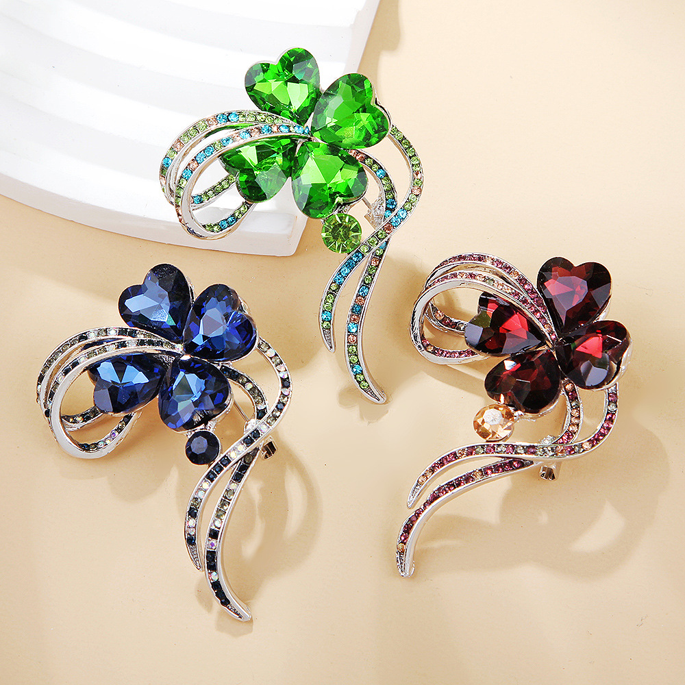 Elegant universal sophisticated brooch