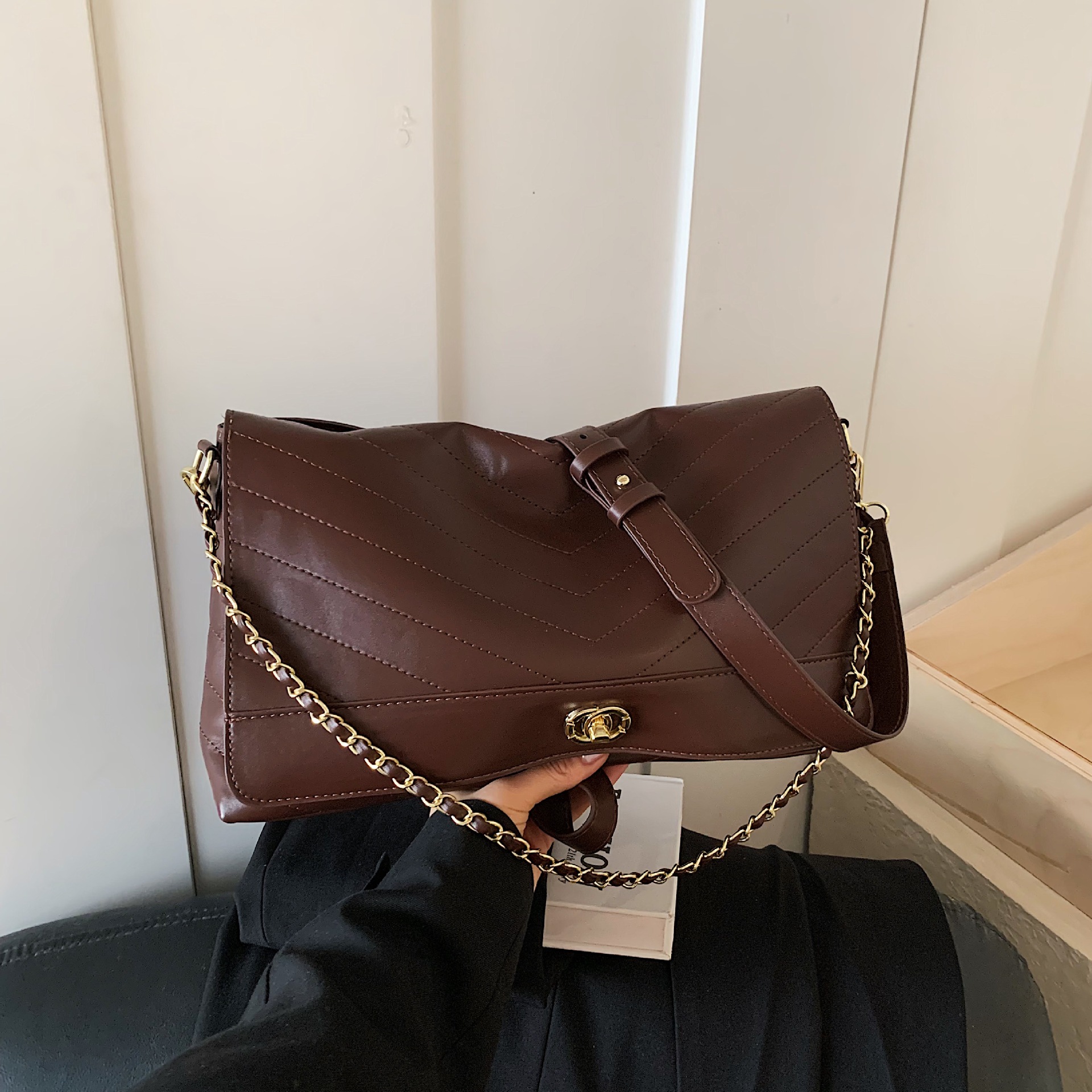 Xiaoxiang Lingfeng chain cross-border mochila bolso de hombro de moda europea y americana de viaje diario bolso de cerradura de comercio exterior