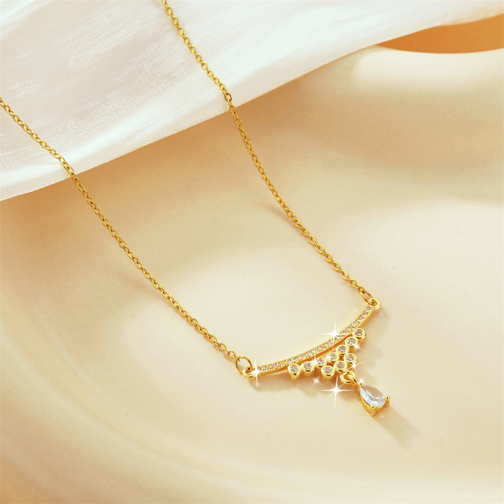 Collar de acero de titanio para mujeres simple y versátil estilo ligero de lujo nicho diseño de alta calidad no decoloración joyería de cadena de clavícula al por mayor