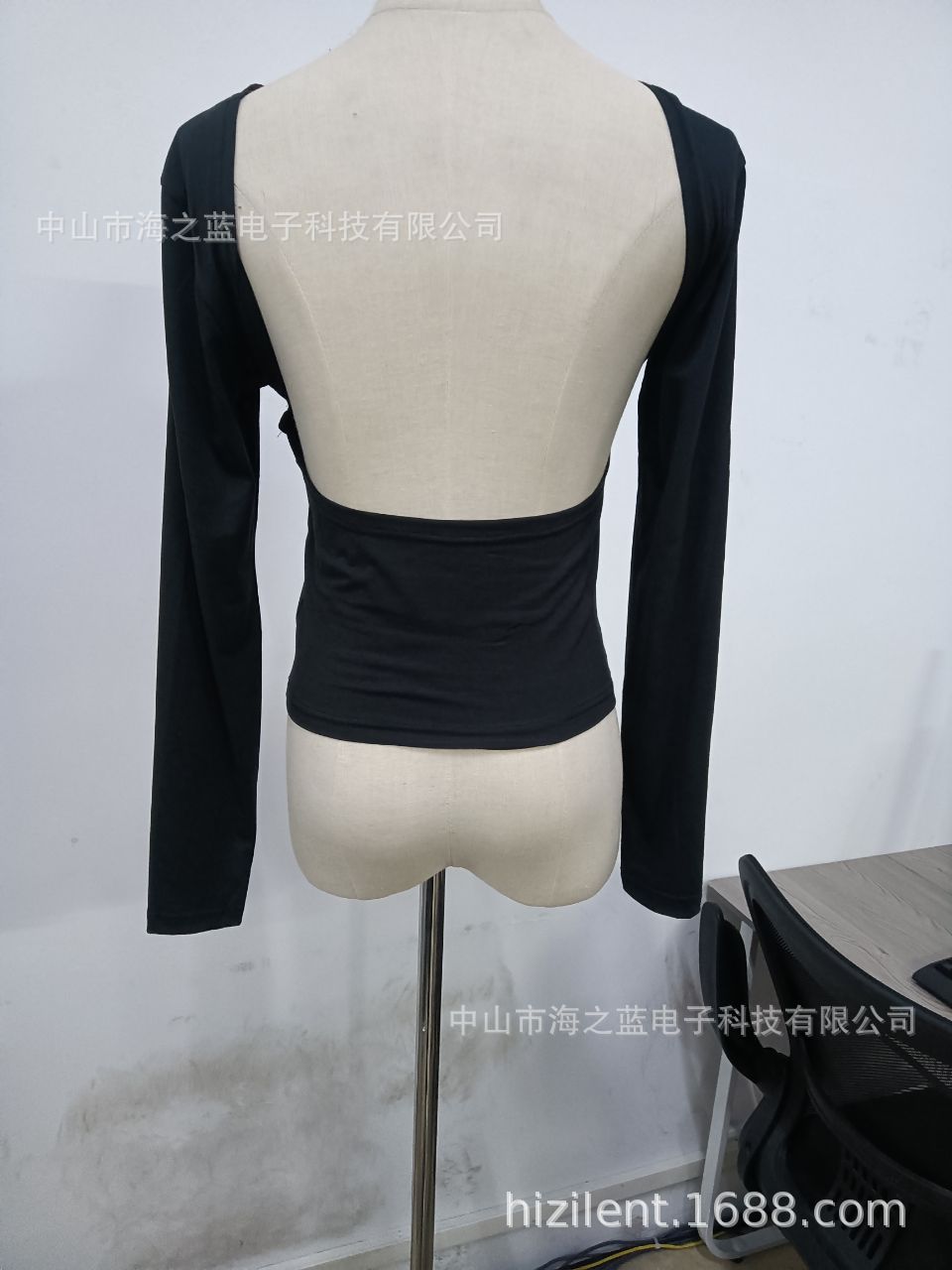 검은 색 긴 소매