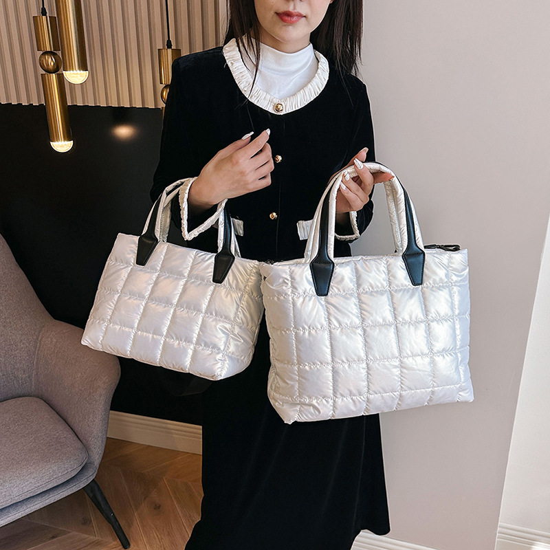 Bolso de mano acolchado de algodón de gran capacidad para mujer, nuevo bolso de moda 2024, bolso cruzado de hombro de alta gama para ir al trabajo