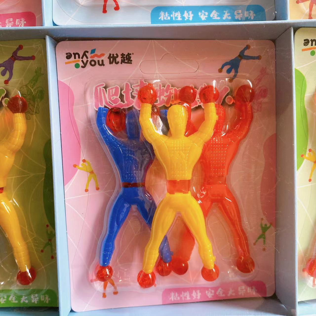 Juguetes Spider-Man para escalar la pared descomprimir tarjetas de plástico catapultando niños interesantes pegajosos 3 para escalar la pared pegajosos